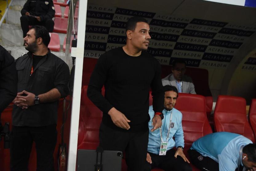 Kayserispor taraftarından Çağdaş Atana para ve pankartlı tepki