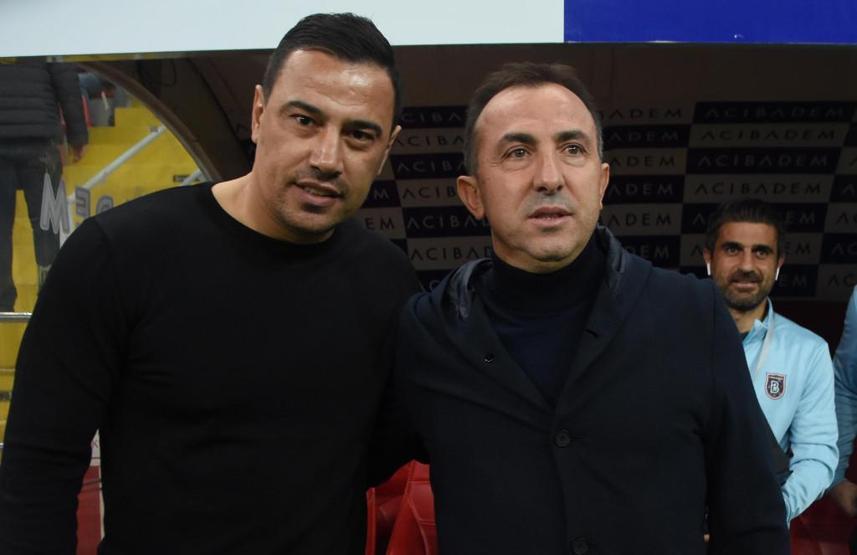 Kayserispor taraftarından Çağdaş Atana para ve pankartlı tepki