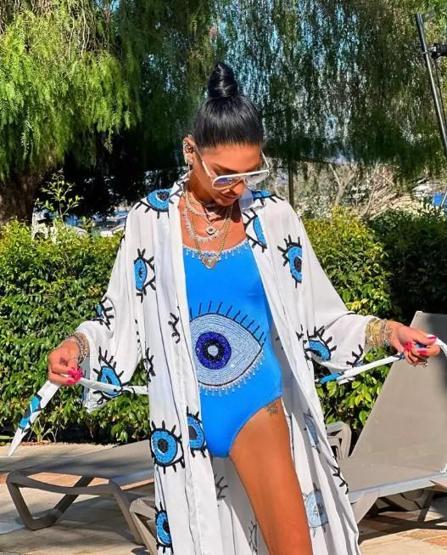 Süreyya Yalçından nazar boncuğu bombardımanı