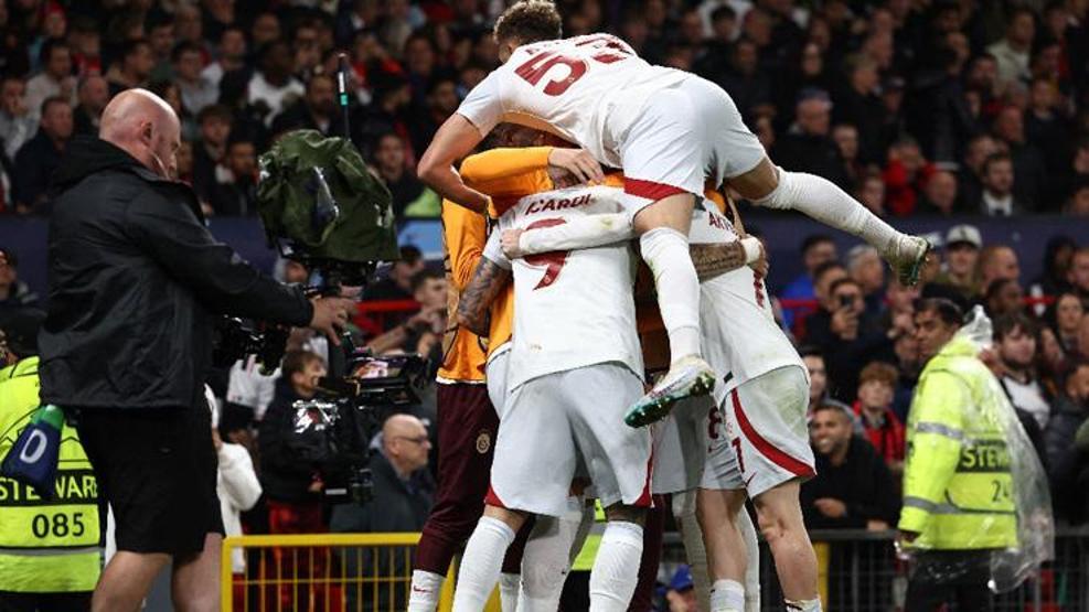 Galatasarayın Manchester United zaferi İngiliz basınında
