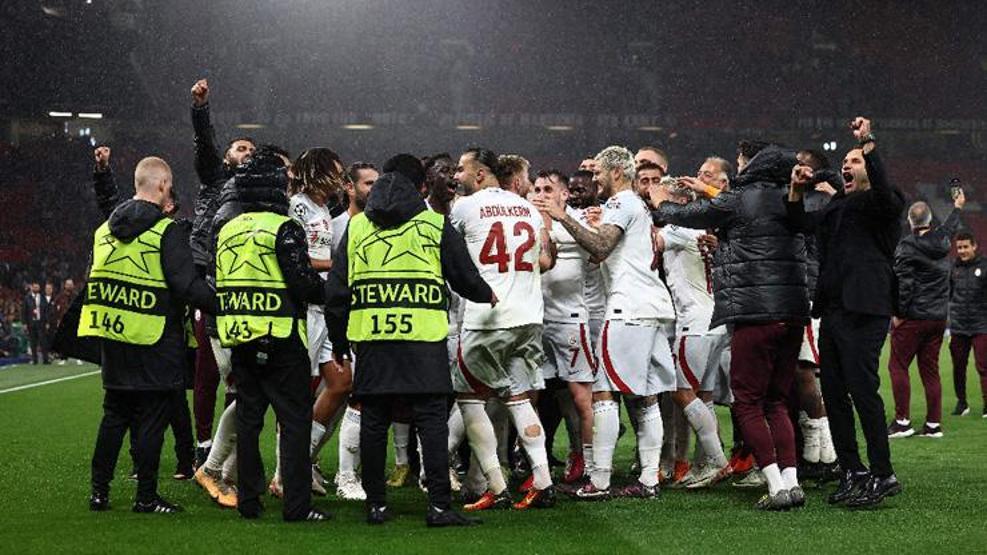 Galatasarayın Manchester United zaferi İngiliz basınında