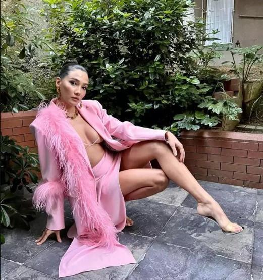 Aybüke Pusattan sosyal medya itirafı