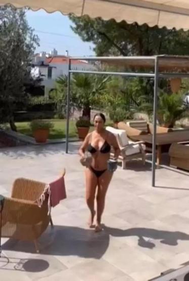 Kim der 60 yaşında Hülya Avşardan iddialı poz