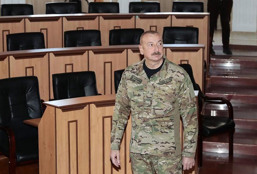 İlk kez ziyaret etti, Azerbaycan bayrağını göndere çekti Aliyevden net mesaj