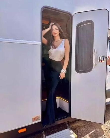 Demet Özdemir, Yunanistan tatilinde