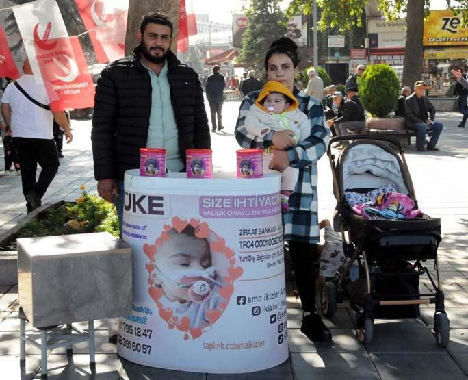 SMAlı ikizi depremde ölen Aybüke bebeğin kampanyası, dolandırıcılar yüzünden yüzde 11de kaldı