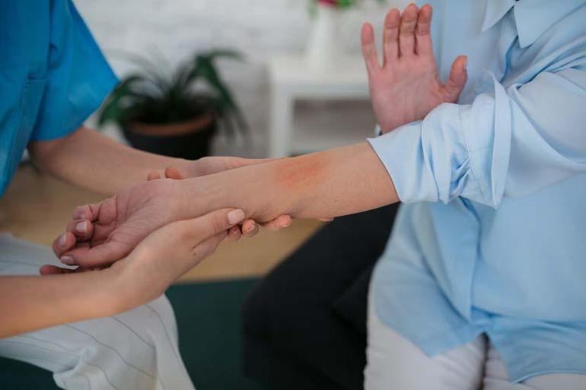 Uyuzda salgın uyarısı: Vaka sayısı arttı, 5 yıldızlı otellerden bile bulaşla gelen hastalar var Geceleri el, karın, kol ve bacaklarda şiddetlenen kuru kaşıntıya dikkat