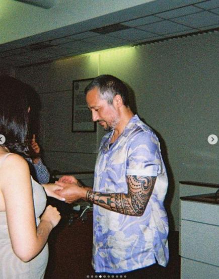 Efsane futbolcu İlhan Mansız evlendi İkinci kez baba oluyor