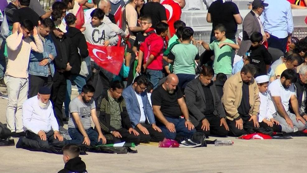 Kare kare İstanbulda Büyük Filistin Mitingi Çarpıcı o anlar