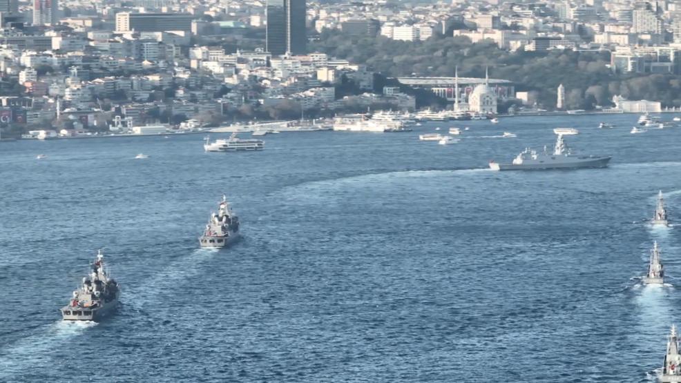 İstanbul Boğazında Türk donanması coşkusu