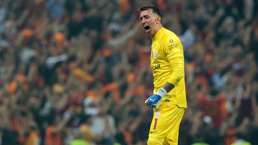 Muslera Galatasarayda kalacak mı Sözleşme kararı...