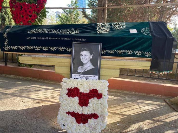 Yeşilçamın sesine veda Jeyan Mahfi Ayral Tözüm son yolculuğuna uğurlandı