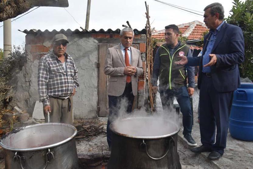 Bin bir emekle sofralara ulaşıyor Aliağada nar ekşisi zamanı