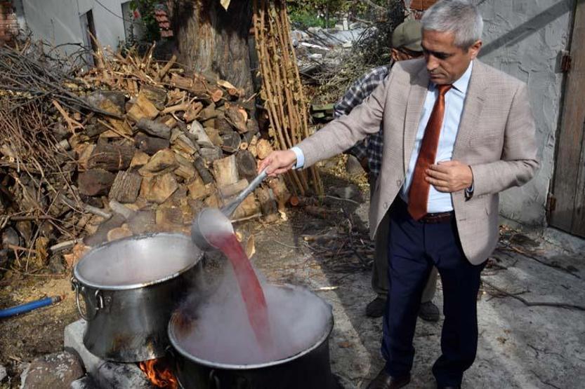 Bin bir emekle sofralara ulaşıyor Aliağada nar ekşisi zamanı