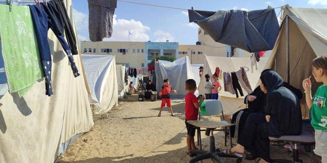 Gazzeli kadından yürek burkan sözler: Başımıza gelenleri görmüyorlar mı