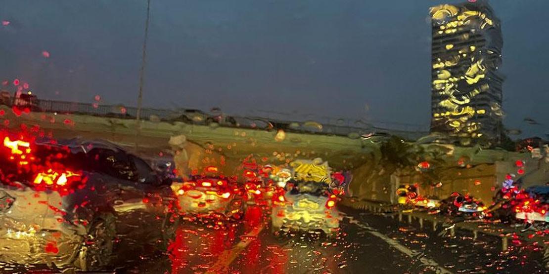 Meteoroloji uyarmıştı İstanbulda sağanak etkili olmaya başladı