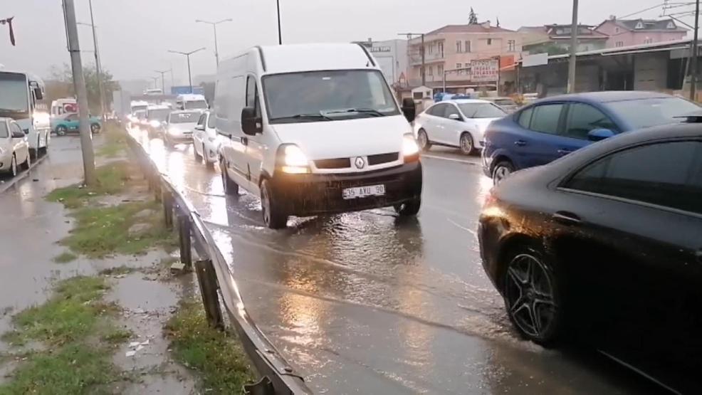 Meteoroloji uyarmıştı İstanbulda sağanak etkili olmaya başladı
