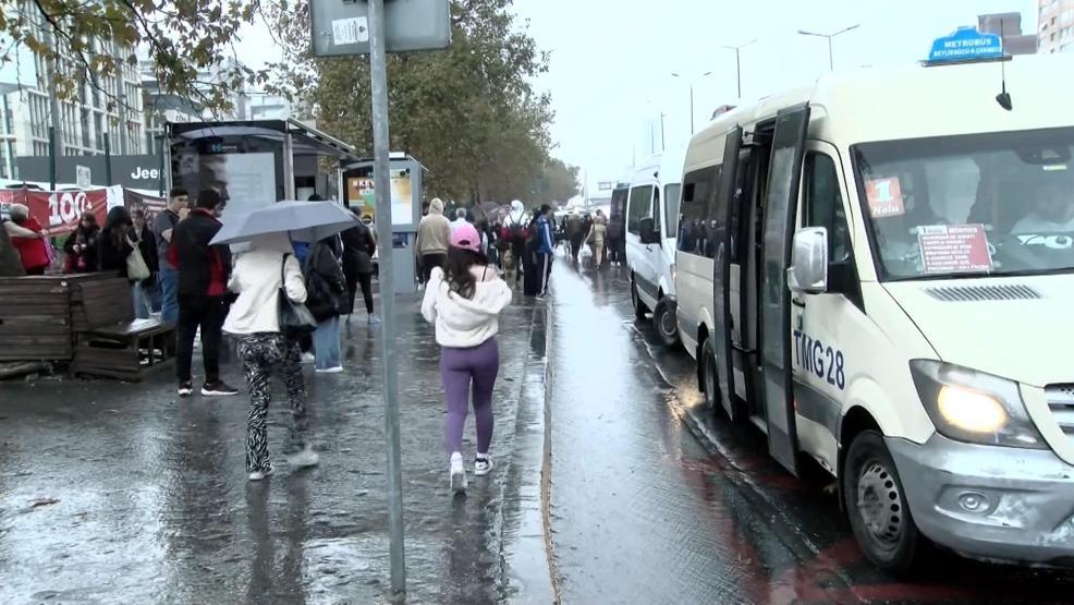Meteoroloji uyarmıştı İstanbulda sağanak etkili olmaya başladı