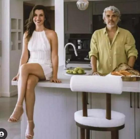 Gökçe Bahadır ve Emir Ersoy mutlu sona kavuştu  Bodrumdaki evinin kapılarını açtılar