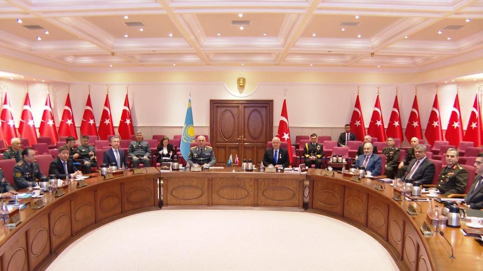 Bakan Güler, Kazakistan Savunma Bakanı Jaksilikov ile görüştü