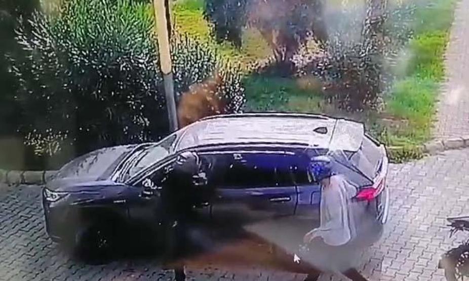 Parasını gasbeden motosikletli 2 şüpheliyi cipiyle çarparak öldürdü