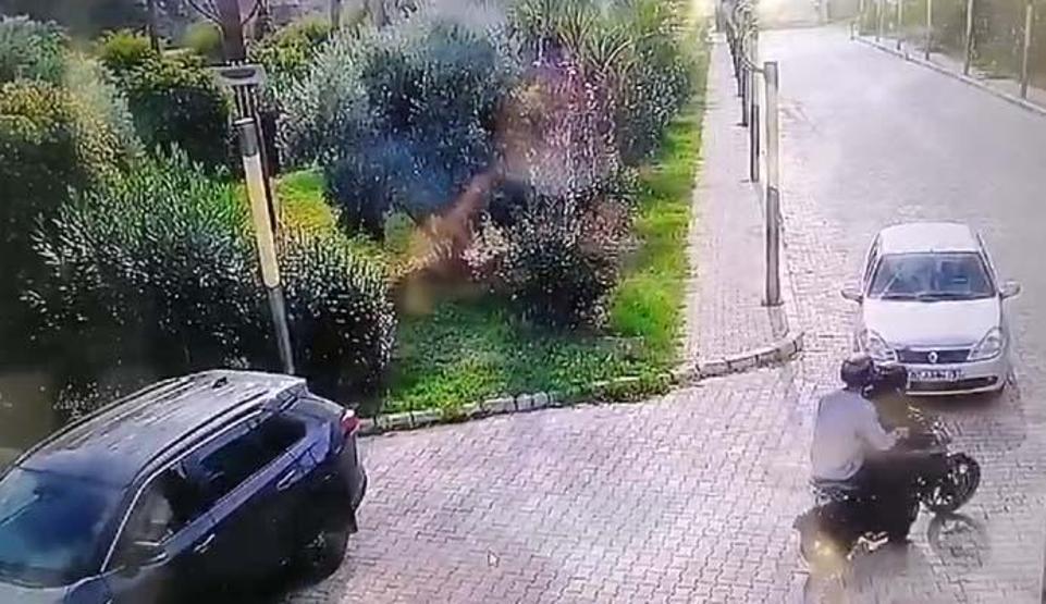 Parasını gasbeden motosikletli 2 şüpheliyi cipiyle çarparak öldürdü