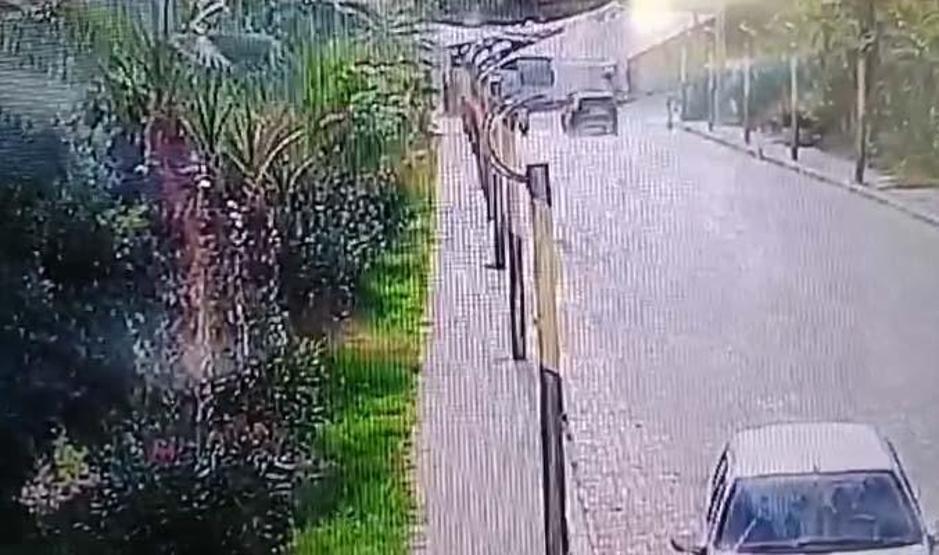 Parasını gasbeden motosikletli 2 şüpheliyi cipiyle çarparak öldürdü