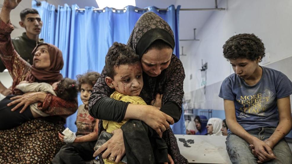 İsrail Gazzedeki hastaneleri kuşatıyor: Hareket eden her şeyi vuruyorlar