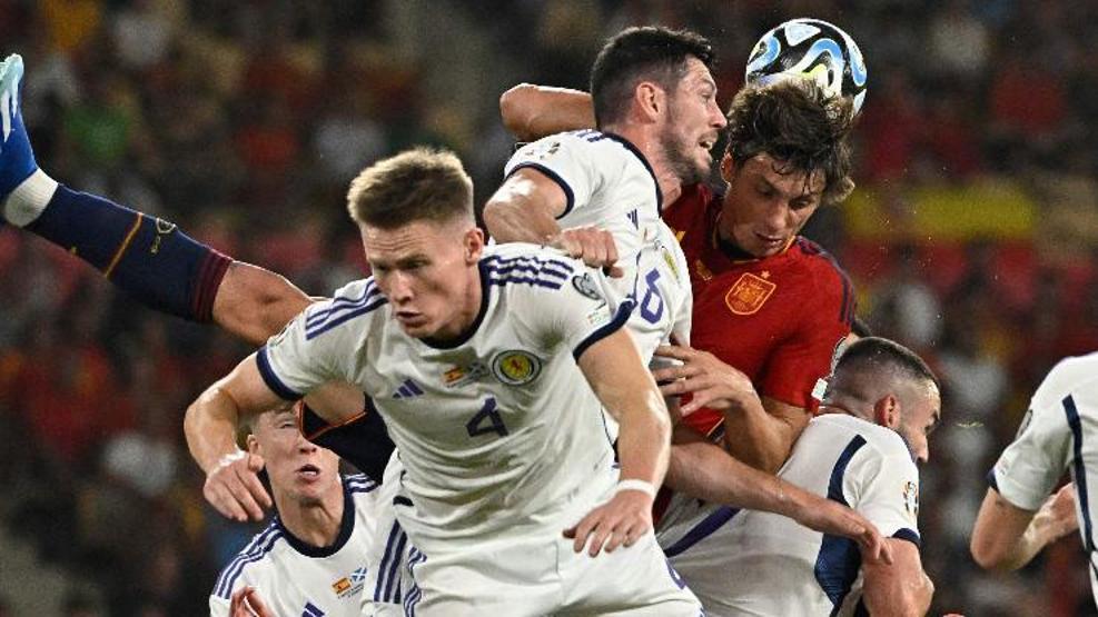 Fenerbahçe stoperini Premier Ligde buldu