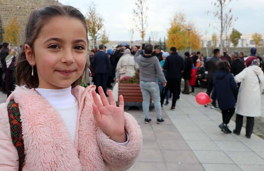 SMA hastası Eymen için gerekli para toplandı; aile ile gönüllüler balon uçurdu