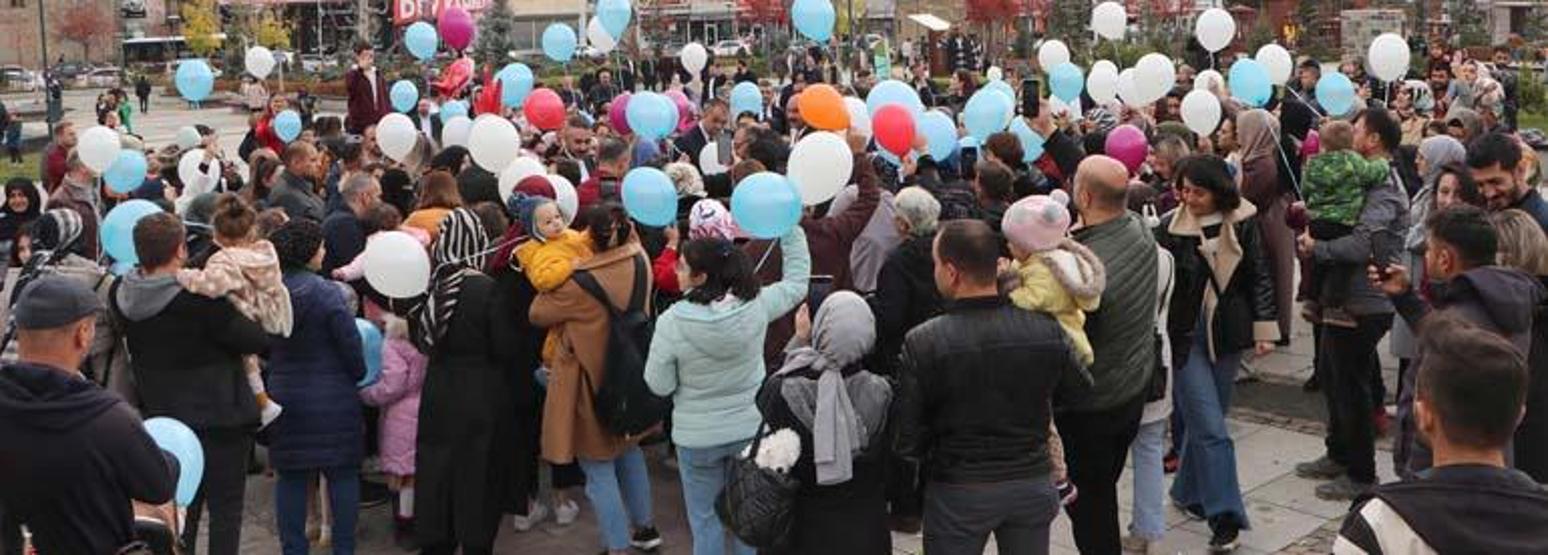 SMA hastası Eymen için gerekli para toplandı; aile ile gönüllüler balon uçurdu