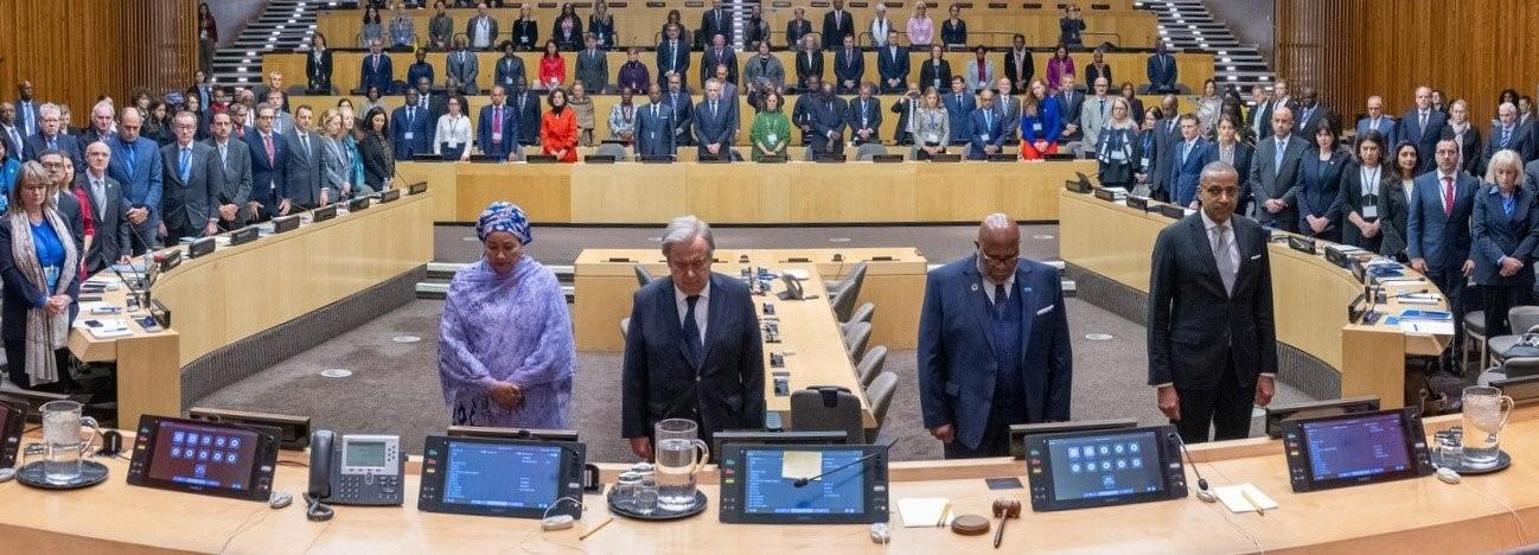 BMde dikkat çeken görüntü Bayrak yarıya indirildi