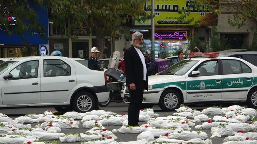 İsrail saldırılarında hayatlarını kaybeden Filistinli çocukların sembolik cenazeleri İran’da meydana dizildi
