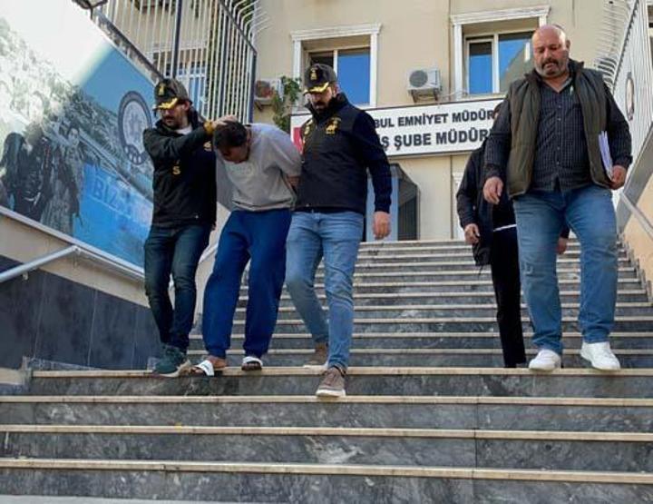 Otel odasında eşini tornavidayla öldürdü