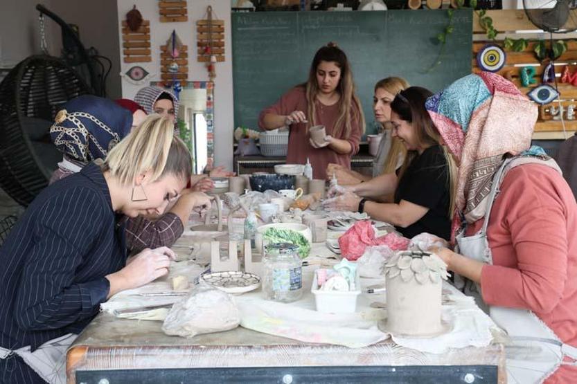 Hem stres atıyor hem de meslek öğreniyorlar
