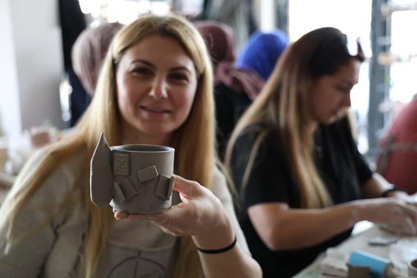 Hem stres atıyor hem de meslek öğreniyorlar