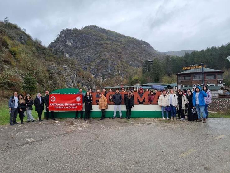 Sonbaharda ayrı bir güzelliğe bürünen Horma Kanyonu, ziyaretçi akınına uğruyor