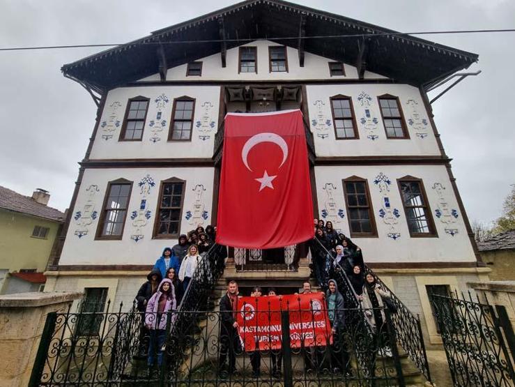 Sonbaharda ayrı bir güzelliğe bürünen Horma Kanyonu, ziyaretçi akınına uğruyor