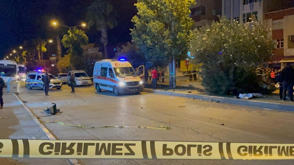 Adana‘da feci kaza Otomobil ikiye bölündü: 3 kişi hayatını kaybetti