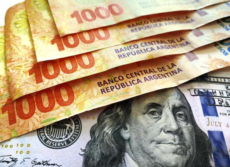 Testere Mileinin ekonomi vaadi: Arjantin dolara geçerse ne olur
