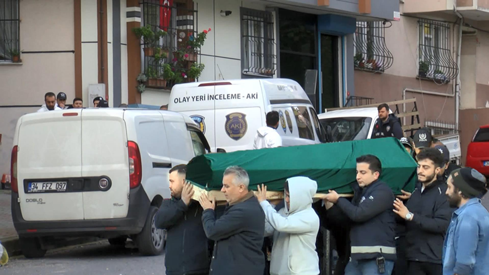 Eşini ve üvey kızını öldürüp intihar etti