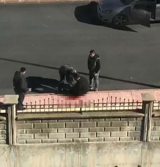 Husumetlisini cadde ortasında bıçakla yaraladı