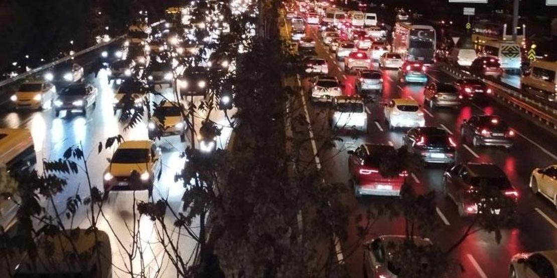 İstanbul trafiğinde sağanak yoğunluğu