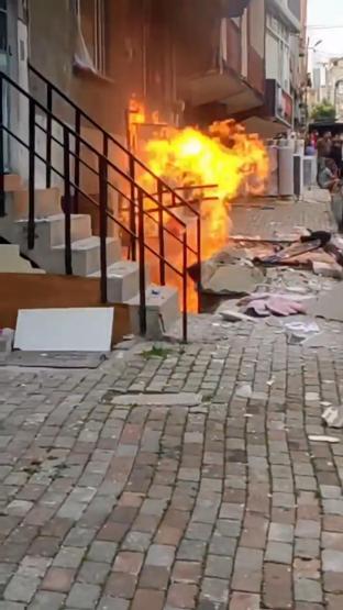 Küçükçekmecedeki patlamanın sebebinin sprey kutuları olduğu ortaya çıktı