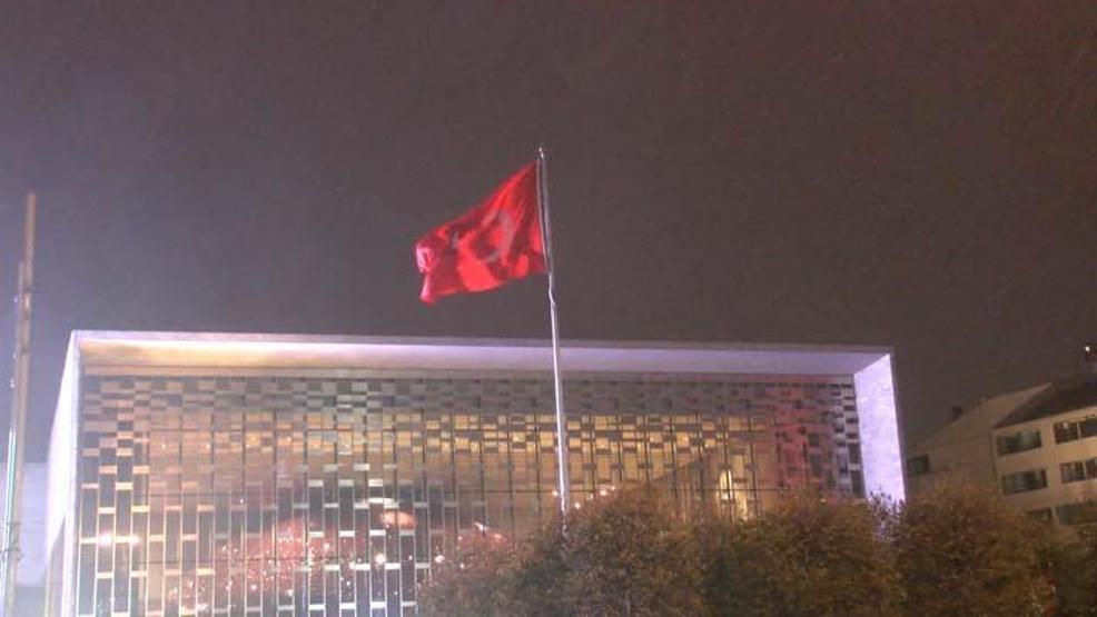 İstanbulda gece saatlerinde fırtına ve sağanak etkili oldu