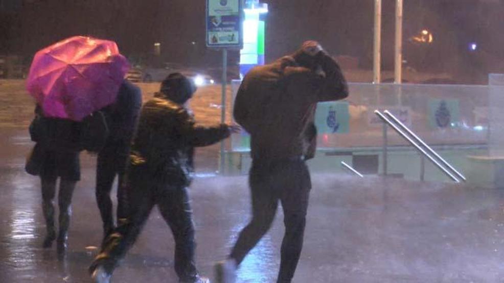 İstanbulda gece saatlerinde fırtına ve sağanak etkili oldu