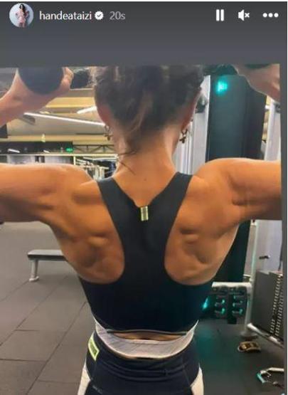 Hande Ataizi spor salonundan paylaştı