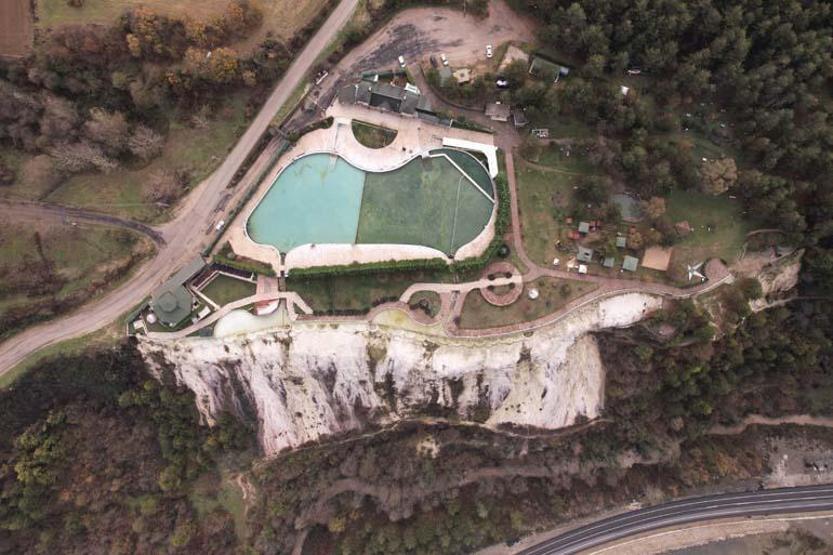 Bolu’nun küçük Pamukkale’si Akkaya Travertenleri doğasıyla yaz kış ziyaretçilerini ağırlıyor