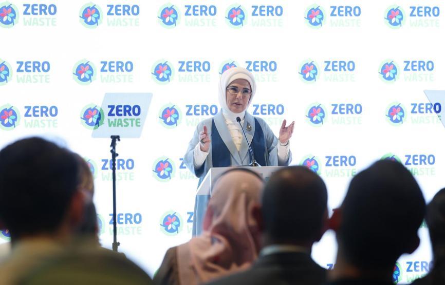 Emine Erdoğan, Dubaide iklim elçisi gençlerle bir araya geldi