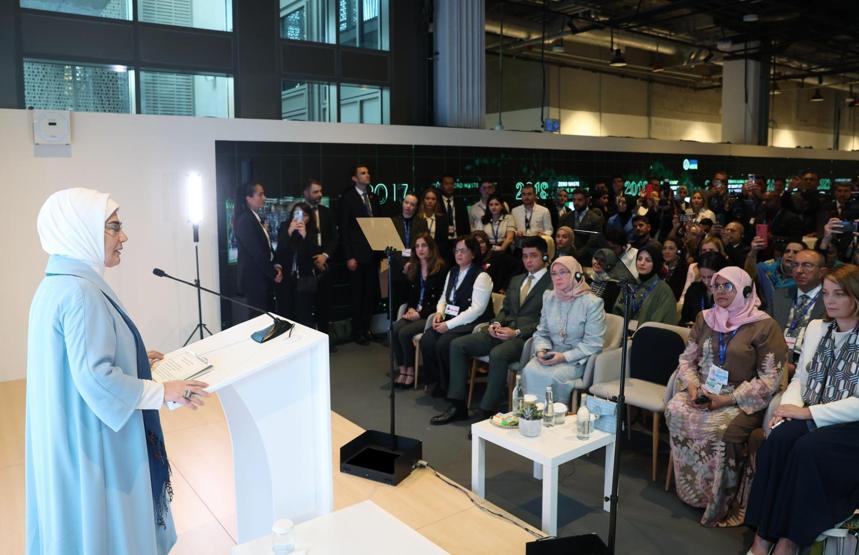 Emine Erdoğan, Dubaide iklim elçisi gençlerle bir araya geldi